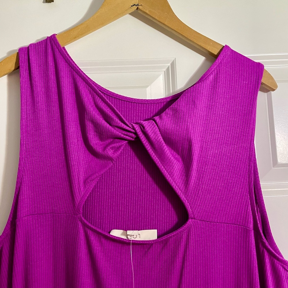 Loft maxi dress with keyhole cut out. Perfect for summer